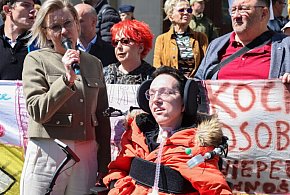 Protest osób z niepełnosprawnościami. Chcą wprowadzenia ustawowej asystencji osobi-50609