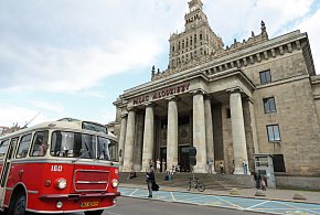 Parada zabytkowych pojazdów i kilkaset atrakcji w ramach Nocy Muzeów w Warszawie-50854