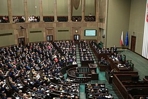 Sejm uchwalił ustawę zakazującą sprzedaży wszystkich typów e-papierosów osobom nie-51172