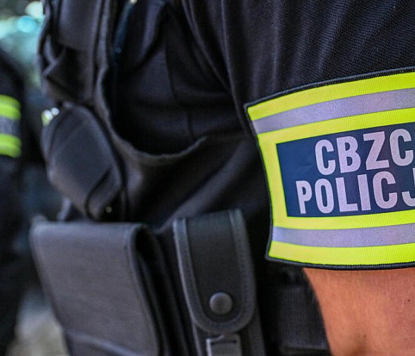 Policja: grupa przestępcza wyłudziła 1,5 mln zł podczas zbiórek w internecie-51721