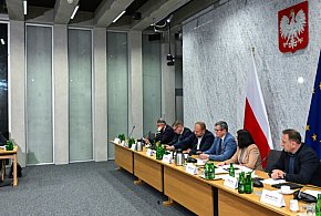 B. szef CBA: myślę, że Zbigniew Ziobro wiedział o przekazaniu 25 mln zł na zakup s-52100