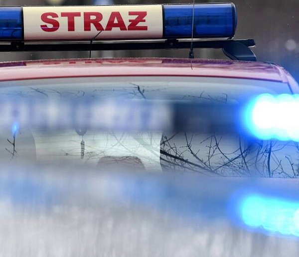 Eksplozja podczas pożaru; nie żyje jedna osoba, ranni dwaj policjanci-52126