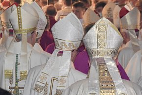 Biskupi po obradach. Krytyka ministerstwa i nowa komisja ds. nadużyć-52372