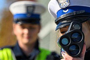 W związku z długim weekendem na drogach więcej policji; będą kontrole prędkości i -52595