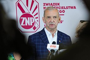 ZNP ogłosił pogotowie protestacyjne; żąda podwyżek o 10 proc. od 1 września-52871