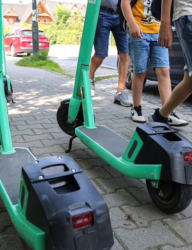 Medycy: złamania żuchwy, urazy mózgu – to skutki wypadków dzieci na hulajnogach el-53684
