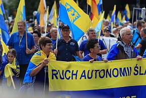 Marsz Autonomii przeszedł ulicami Katowic przed Pomnik Powstańców Śląskich-53763