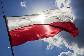 Flaga i hymn na nowo? Rząd chce korekty przepisów dot. symboli narodowych-53871