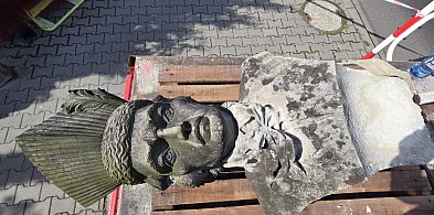 Pomnik Tadeusza Kościuszki w Żarkach do renowacji.-54090
