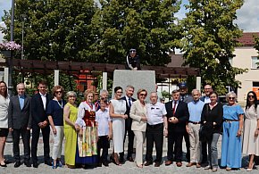 Kapsuła czasu pod pomnikiem Krystyna I z Koziegłów-54187