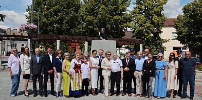 Kapsuła czasu pod pomnikiem Krystyna I z Koziegłów-54187