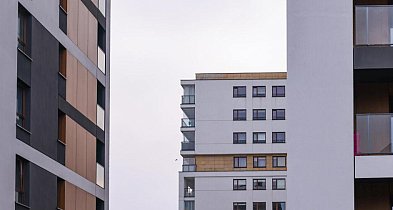Podaż nowych mieszkań spada, ale oferta rynkowa rośnie-54377