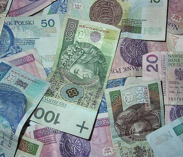 Przez lata dostawali zaniżoną emeryturę. Przełom dla tysięcy seniorów-54999
