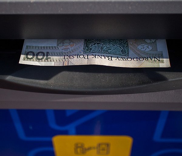 Nowy cennik usług bankowych. Klienci zapłacą więcej już od listopada-55336