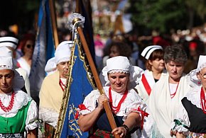 Pielgrzymka kobiet i dziewcząt do sanktuarium w Piekarach Śląskich-55538