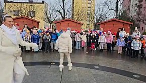 Wspólne kolędowanie uczniów i...