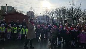 Wspólne kolędowanie uczniów i...