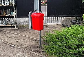 Widzisz taki pojemnik na cmentarzu. Oto, do czego służy-58533