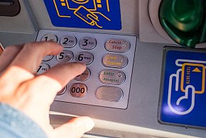 Z kont znikały pieniądze. Policja i bank badają ogólnopolski incydent-58796