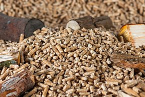 Drożeje popularny opał. Miliony Polaków dostaną po kieszeni tej zimy-58992