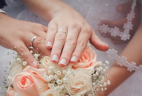 40 tys. zł za ślub i dziecko. PiS chce zachęcać do małżeństw i rodzicielstwa-60174