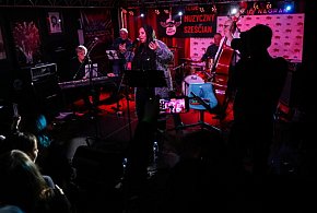 Próba bicia rekordu w graniu bluesa non stop; muzycy mają grać 34 godziny-61102