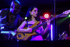 Pobity nieformalny rekord Polski w graniu bluesa non stop-61144