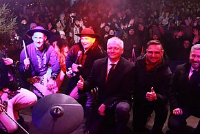 ISKRY 2025 – Tłumy na Bożonarodzeniowym Jarmarku w Żarkach-61200