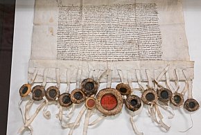 Odzyskane pergaminy zakonu krzyżackiego można zobaczyć na wystawie w Archiwum Głów-61396