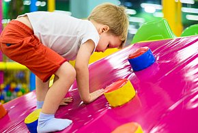 Zostawiasz dziecko w sali zabaw? Urząd wykrył poważne uchybienia-62114