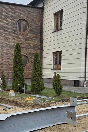 Nowe inwestycje na placach zabaw w Żarkach i Przybynowie-953