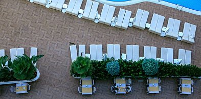 Jakie kierunki wakacyjne wybierają Polacy w 2026 roku? (MediaRoom)