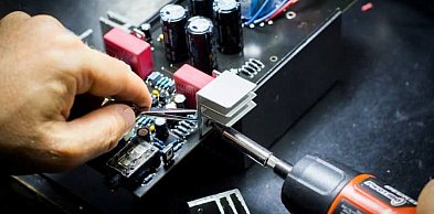 Serwis elektroniki w przemyśle, czyli klucz do ciągłości produkcji