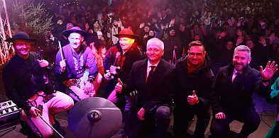 ISKRY 2025 – Tłumy na Bożonarodzeniowym Jarmarku w Żarkach-61200