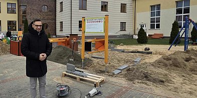 Nowe inwestycje na placach zabaw w Żarkach i Przybynowi-58880