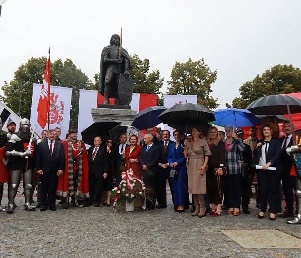 Fotorelacja: Uroczystość Odsłonięcia Pomnika Krystyna I z Koziegłów herbu Lis.-56900