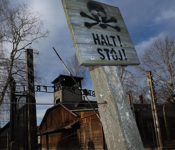 82 lata temu do Auschwitz dotarł pierwszy transport Żydów z Włoch-58648