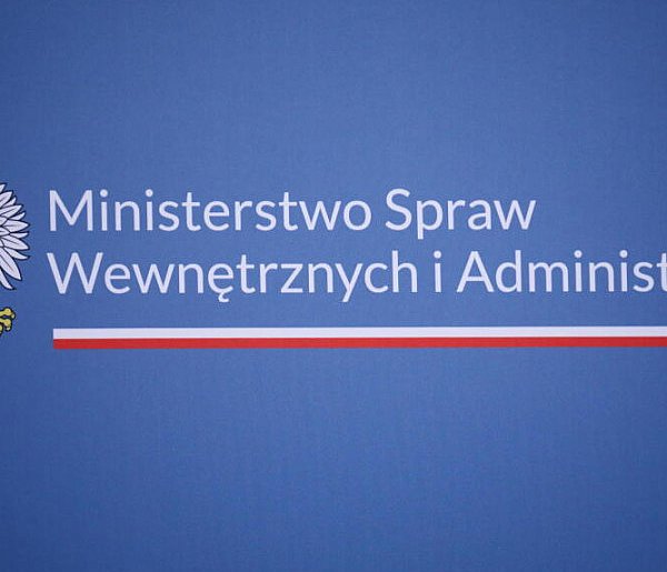 11 listopada w Warszawie zakaz noszenia broni wprowadził szef MSWiA-59340