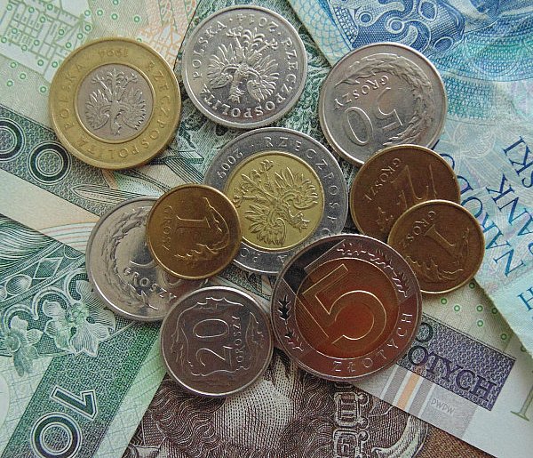 Nowe regulacje dla dorabiających. Od grudnia zmieniają się limity-60090