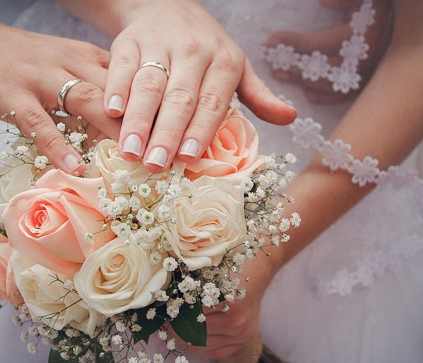 40 tys. zł za ślub i dziecko. PiS chce zachęcać do małżeństw i rodzicielstwa-60174