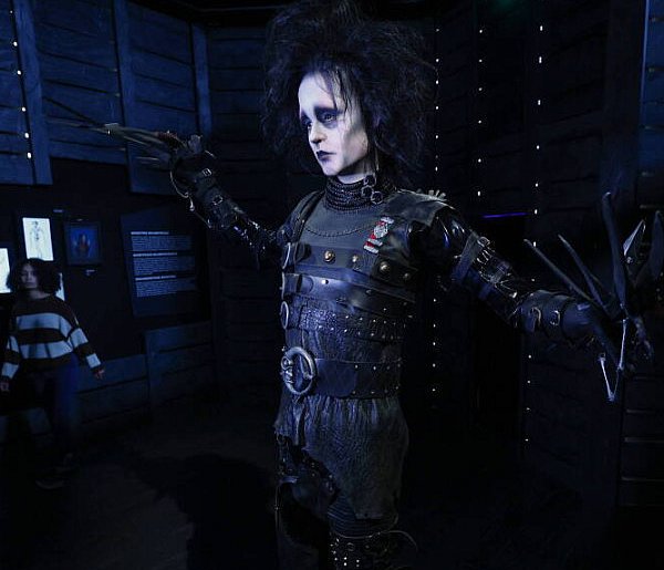 Od dziwaka z Burbank po wizjonera Hollywood – 35 lat temu Tim Burton nakręcił „Edw-61129