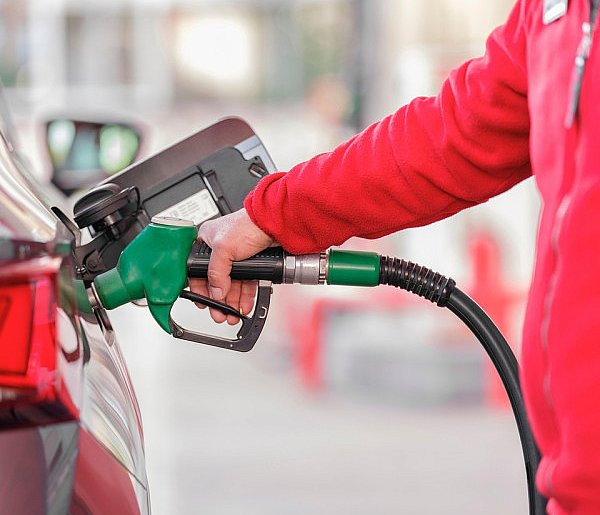 Nowy rok, droższe tankowanie. Państwo podnosi opłatę paliwową-61343