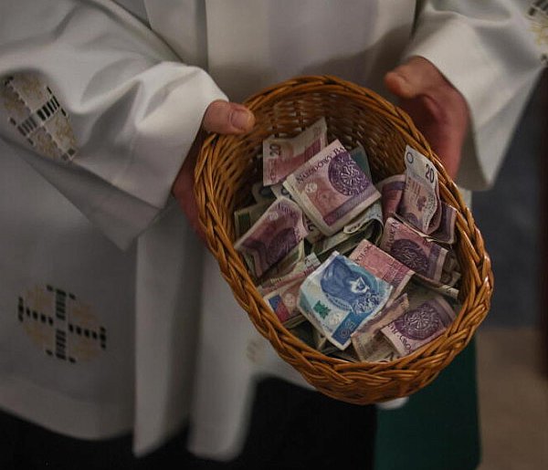W Kościele katolickim w Polsce ofiary na tacę z 6 stycznia idą na misje-61725