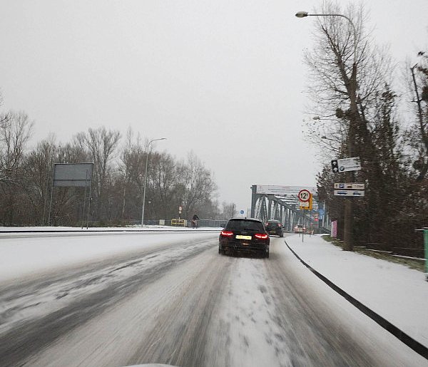 Poważne zagrożenie na drogach. Kierowcy często o tym zapominają-62122