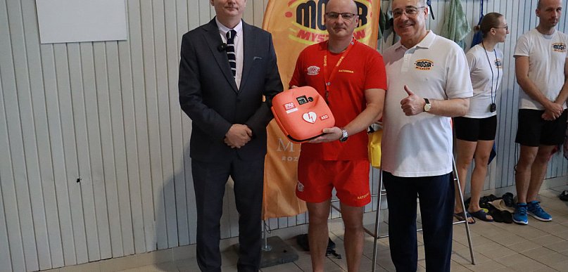 Fotorelacja: Zawody Pływackie i nowy Defibrylator AED w MOSiR Myszków
