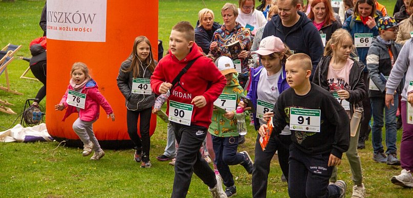 Fotorelacja: VIII Familijny Biegu z Książką w Myszkowie OCZYTANI BIEGACZE