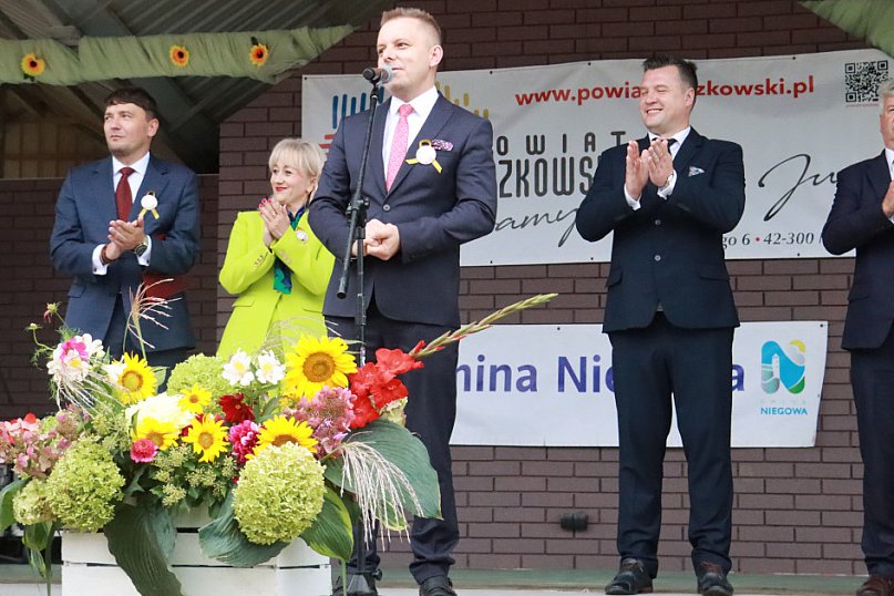 Fotorelacja II: Dożynki Powiatu Myszkowskiego w Niegowie