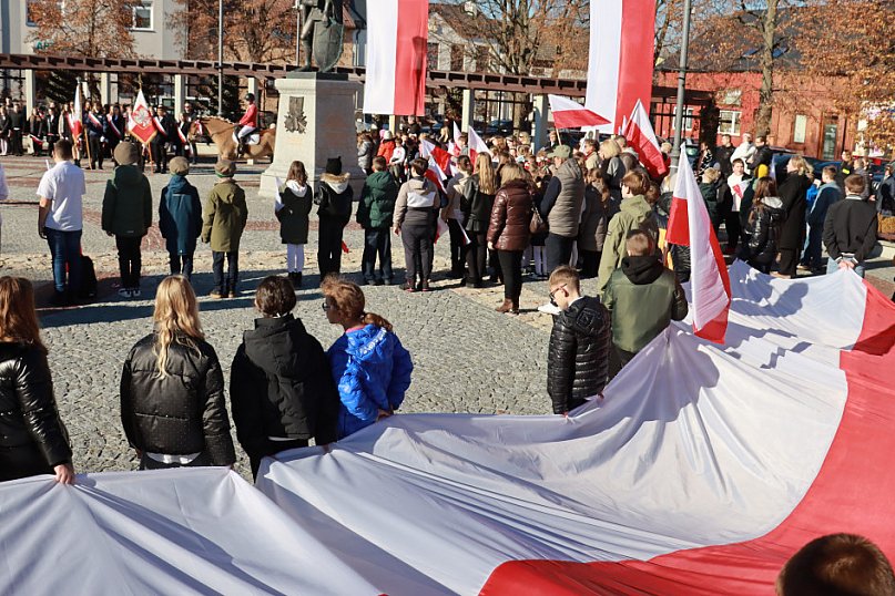 Fotorelacja I: Obchody 107. ROCZNICY ODZYSKANIA NIEPODLEGŁOŚCI na rynku w Koziegłowach