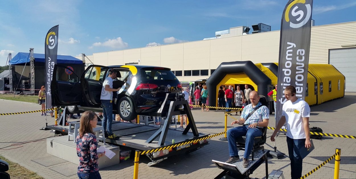 Dzień Bezpieczeństwa drogowego w firmie – co naprawdę zostaje z pracownikiem po ta