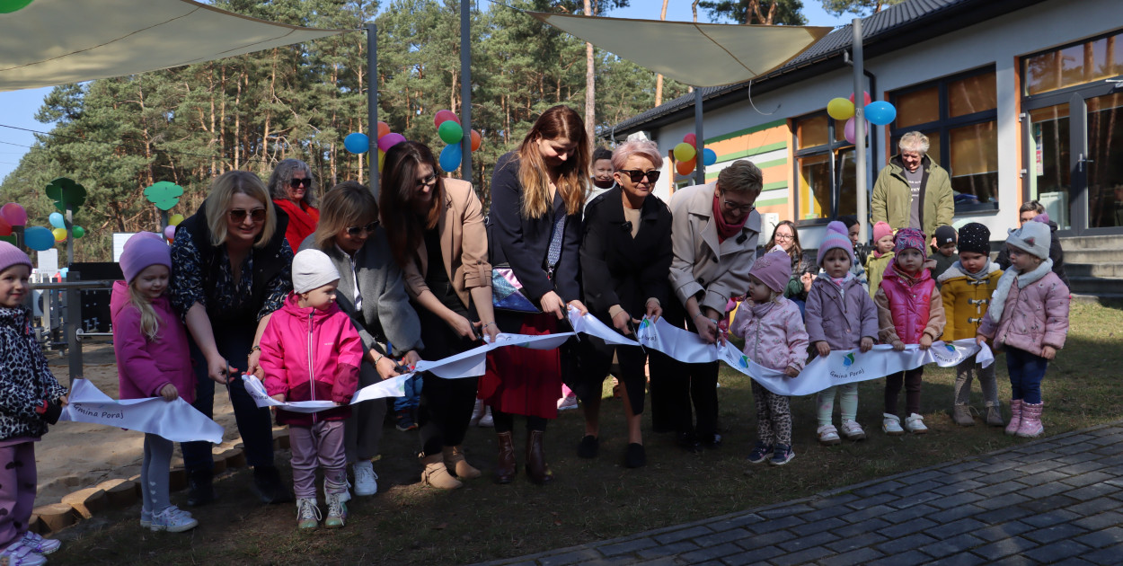 Gmina Poraj inwestuje w najmłodszych! Zobacz nowe place zabaw!
